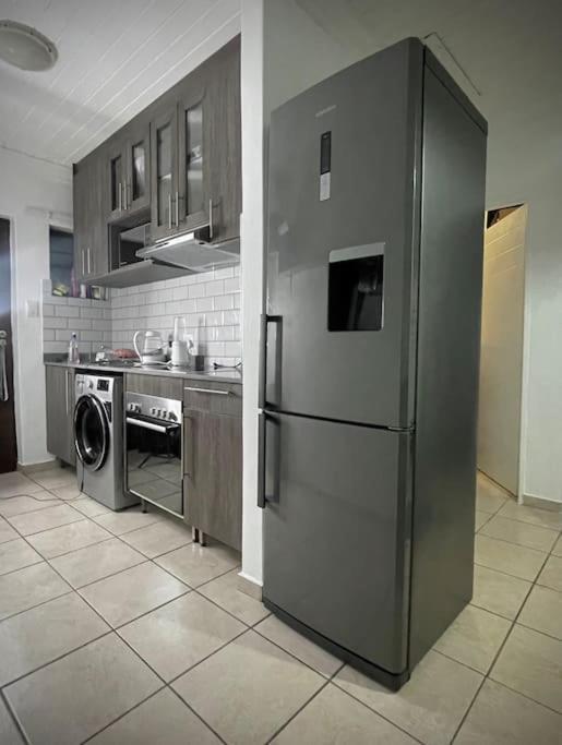Apartment Rest Easy With 24/7 Security *