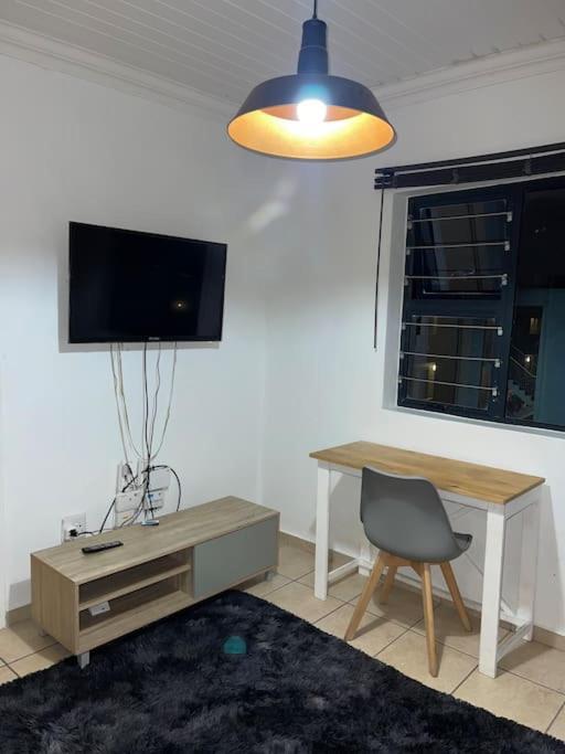 Apartment Rest Easy With 24/7 Security *